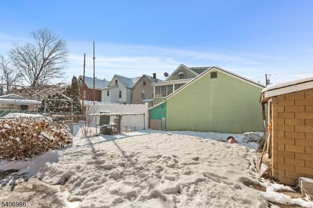 22 Arthur St, Clifton City, NJ 07011