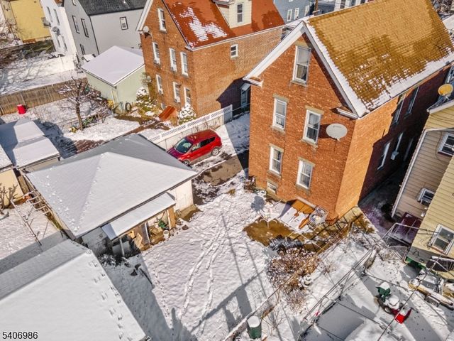 22 Arthur St, Clifton City, NJ 07011