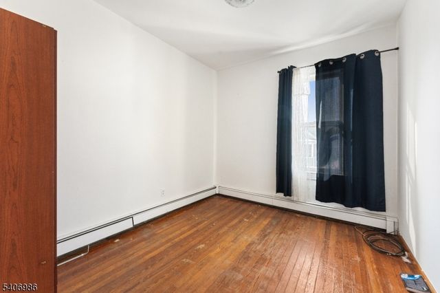 22 Arthur St, Clifton City, NJ 07011