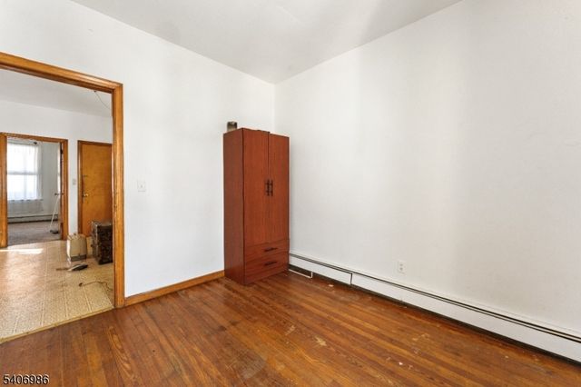 22 Arthur St, Clifton City, NJ 07011