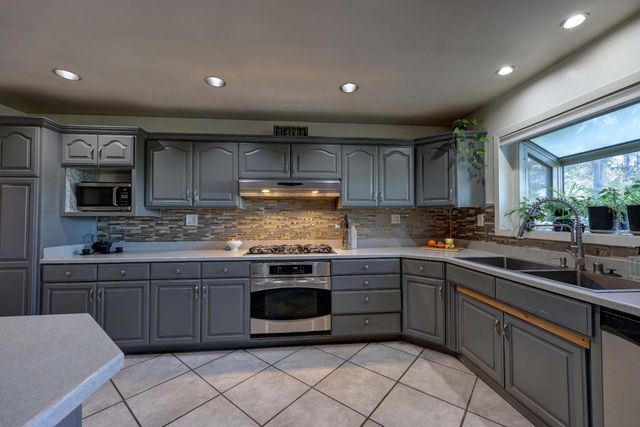 280 Alpine Dr, Colfax, CA 95713