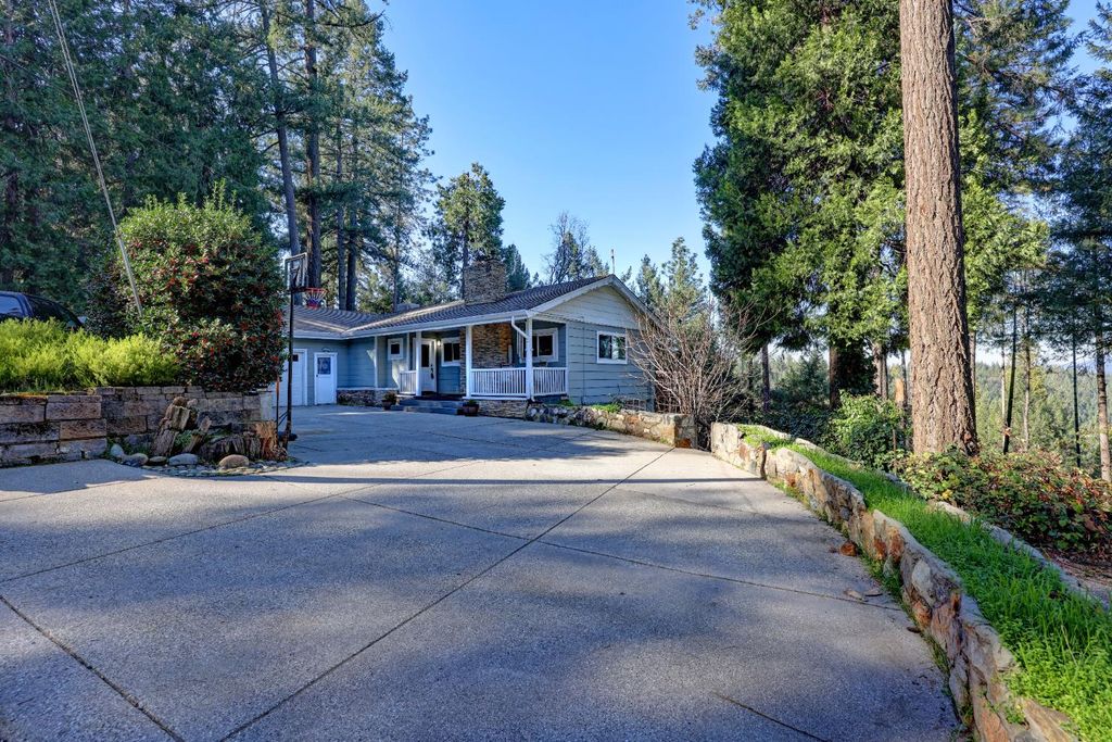 280 Alpine Dr, Colfax, CA 95713