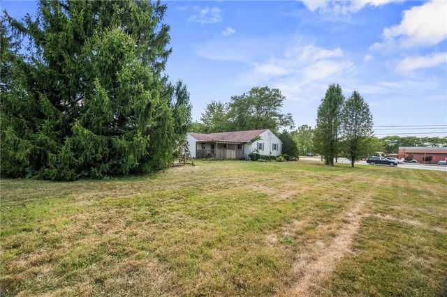 39 S Buhl Farm Dr, Hermitage, PA 16148