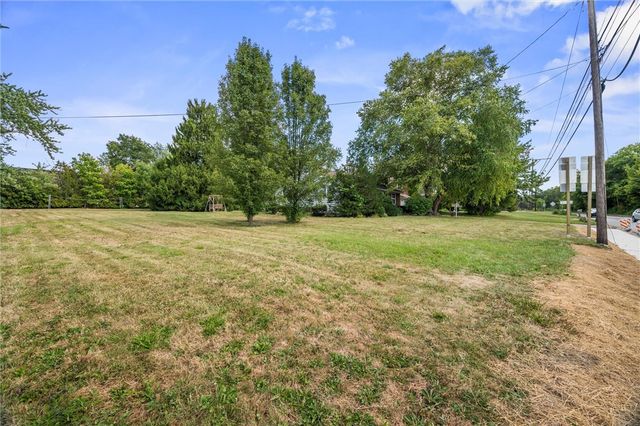 39 S Buhl Farm Dr, Hermitage, PA 16148