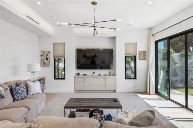 2504 Fisk Lane, Redondo Beach, CA 90278