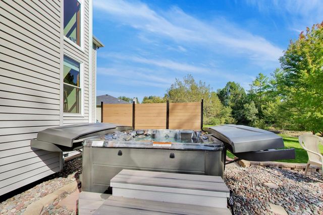 428 Sudbury Circle, Oswego, IL 60543