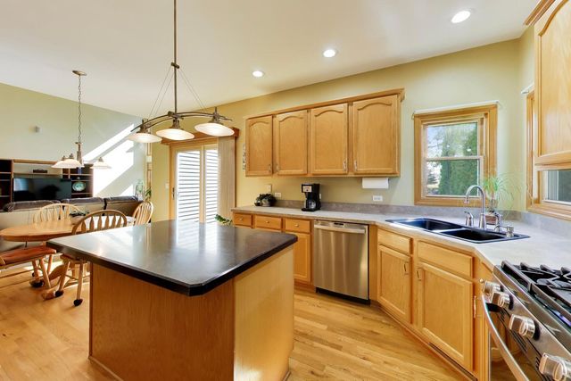 428 Sudbury Circle, Oswego, IL 60543