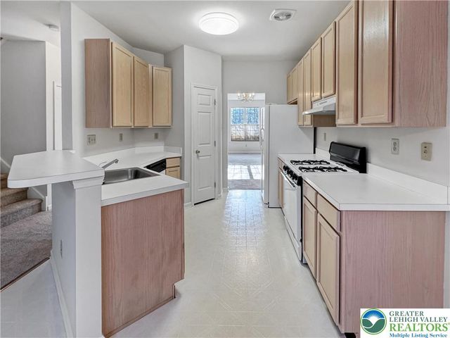 7680 Cross Creek Circle, Upper Macungie Twp, PA 18031