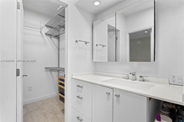 11 Island Ave PH5, Miami Beach, FL 33139