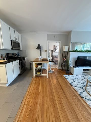 627 W ROSCOE Street B3, Chicago, IL 60657