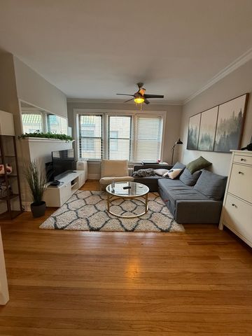 627 W ROSCOE Street B3, Chicago, IL 60657