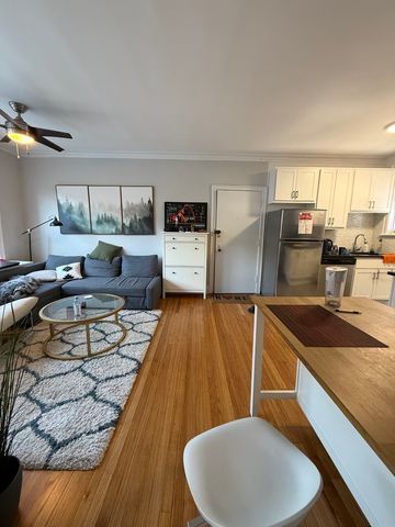 627 W ROSCOE Street B3, Chicago, IL 60657