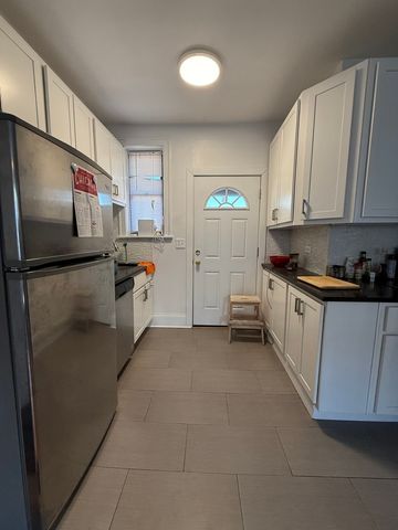 627 W ROSCOE Street B3, Chicago, IL 60657