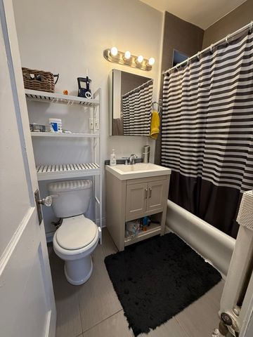 627 W ROSCOE Street B3, Chicago, IL 60657