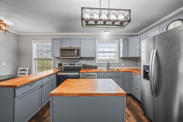 1518 Stony Point Rd, Knoxville, TN 37914