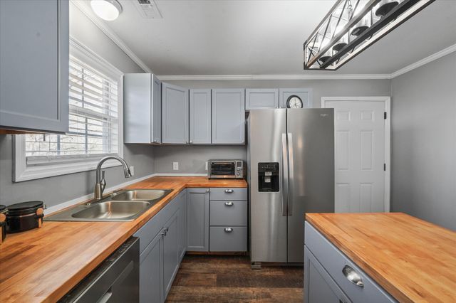 1518 Stony Point Rd, Knoxville, TN 37914