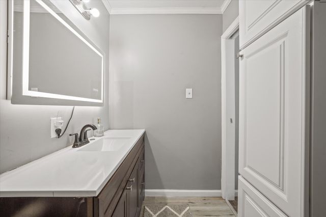 1518 Stony Point Rd, Knoxville, TN 37914