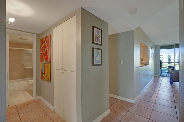 1831 Sabal Palm Drive 202, Davie, FL 33324