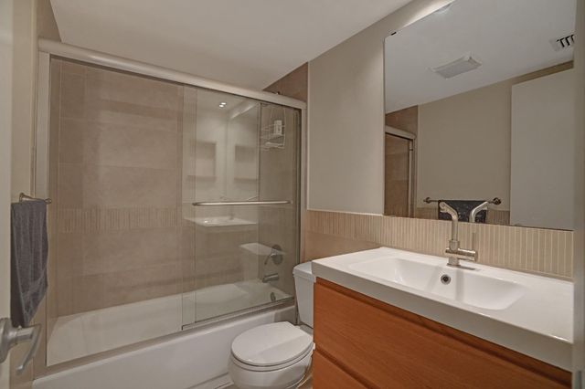 1831 Sabal Palm Drive 202, Davie, FL 33324