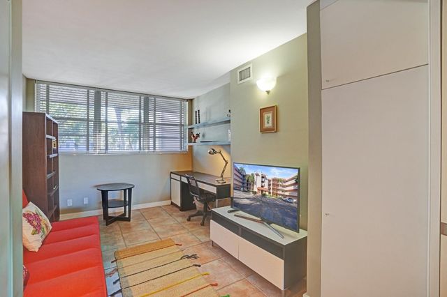 1831 Sabal Palm Drive 202, Davie, FL 33324