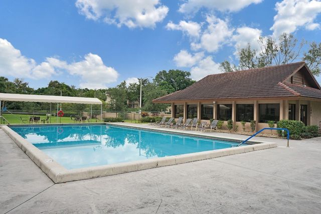 1831 Sabal Palm Drive 202, Davie, FL 33324