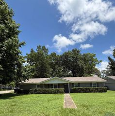 201 Shamrock Dr, Longview, TX 75604