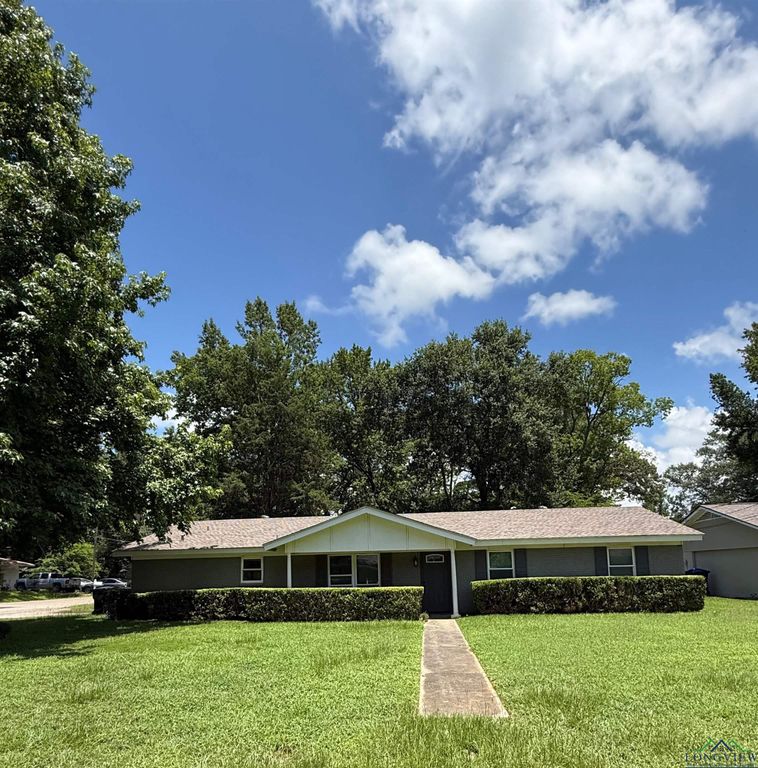 201 Shamrock Dr, Longview, TX 75604