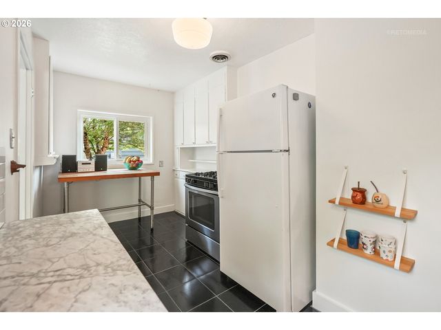 1411 Ne HIGHLAND St, Portland, OR 97211