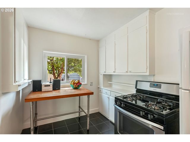 1411 Ne HIGHLAND St, Portland, OR 97211