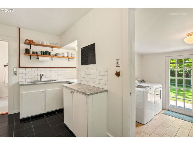 1411 Ne HIGHLAND St, Portland, OR 97211