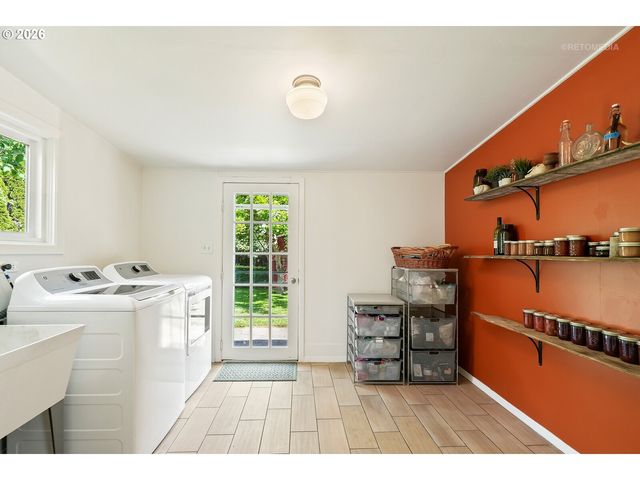 1411 Ne HIGHLAND St, Portland, OR 97211