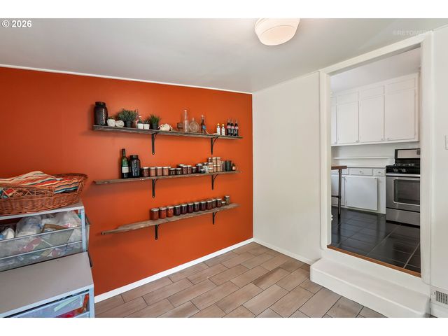 1411 Ne HIGHLAND St, Portland, OR 97211