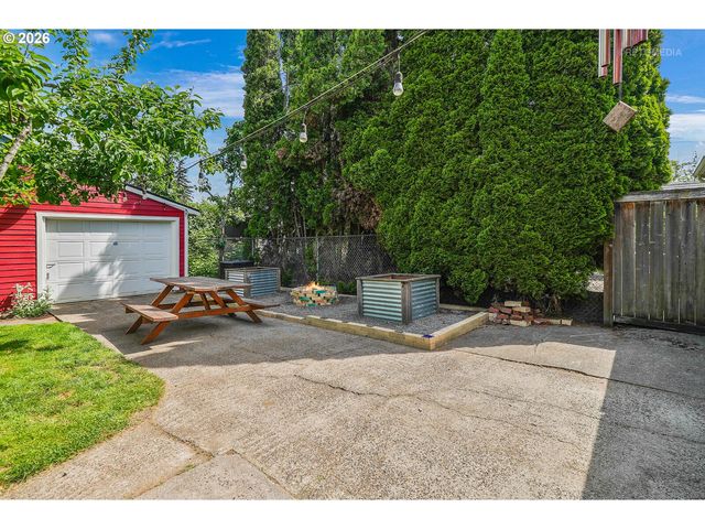1411 Ne HIGHLAND St, Portland, OR 97211