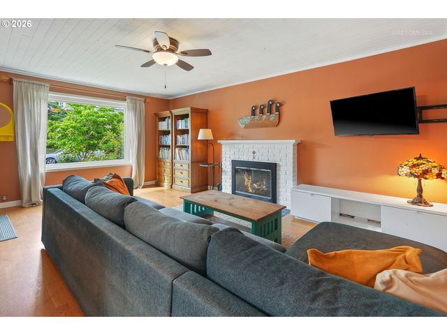 1411 Ne HIGHLAND St, Portland, OR 97211
