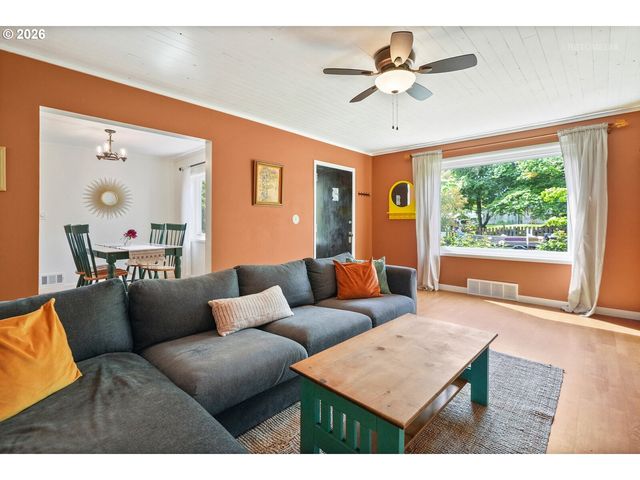 1411 Ne HIGHLAND St, Portland, OR 97211