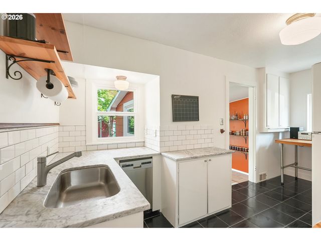 1411 Ne HIGHLAND St, Portland, OR 97211