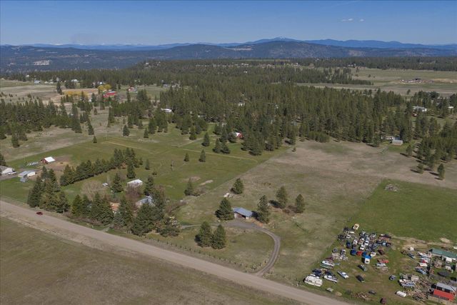 12812 N Dover Rd, Nine Mile Falls, WA 99026