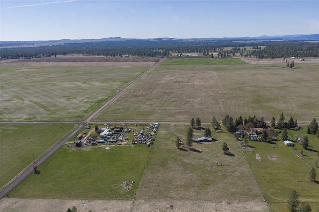 12812 N Dover Rd, Nine Mile Falls, WA 99026