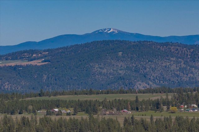 12812 N Dover Rd, Nine Mile Falls, WA 99026