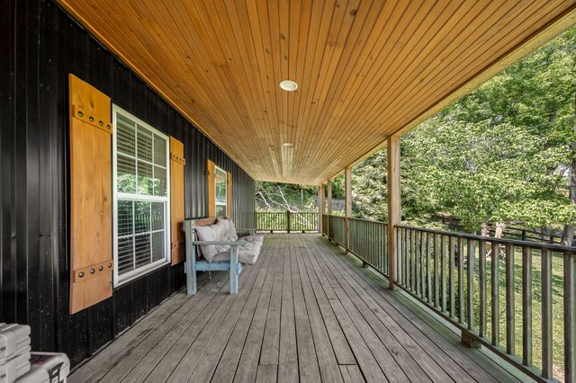 4303 Moore Ln, Culleoka, TN 38451