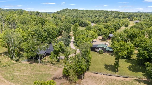 4303 Moore Ln, Culleoka, TN 38451