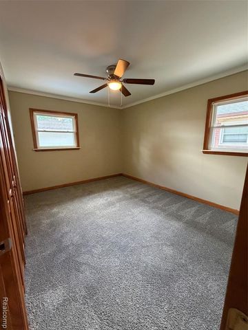 1244 E Dallas Avenue, Madison Heights, MI 48071