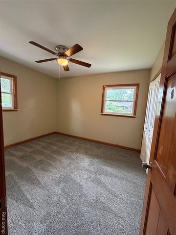 1244 E Dallas Avenue, Madison Heights, MI 48071