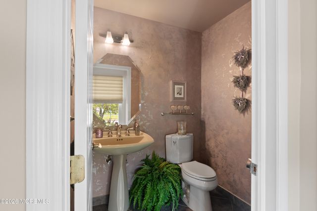 1076 White Oak Court, Toms River, NJ 08753