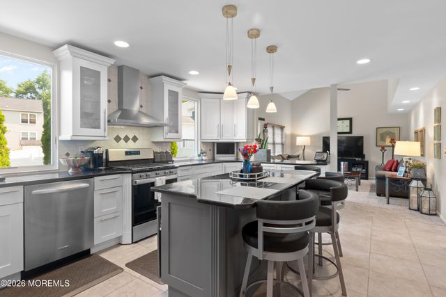 1076 White Oak Court, Toms River, NJ 08753