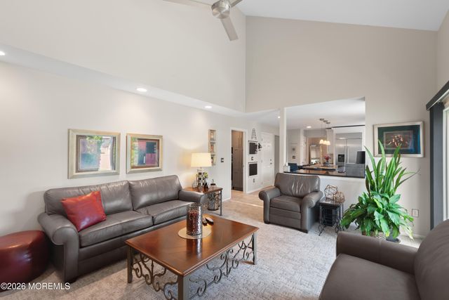 1076 White Oak Court, Toms River, NJ 08753