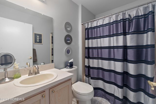 1076 White Oak Court, Toms River, NJ 08753