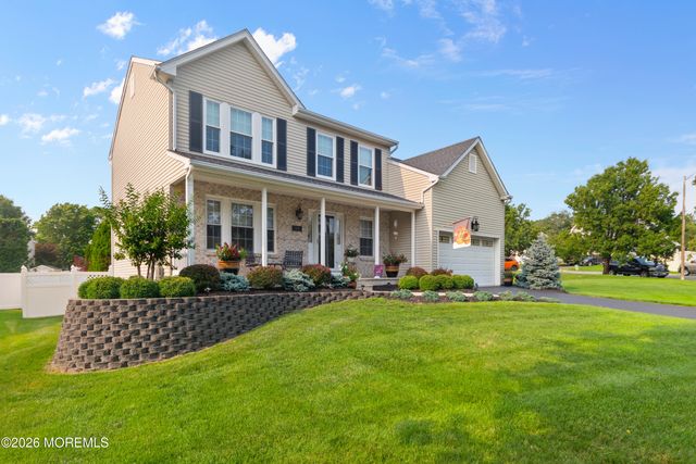 1076 White Oak Court, Toms River, NJ 08753