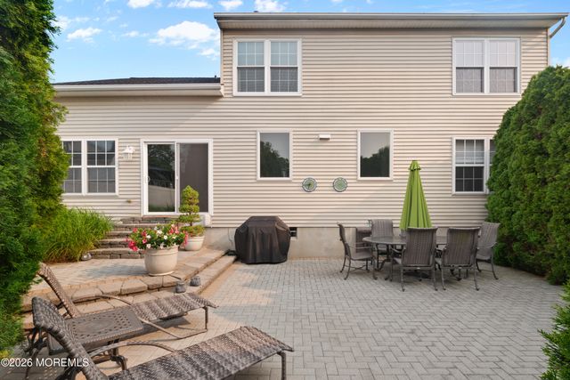 1076 White Oak Court, Toms River, NJ 08753