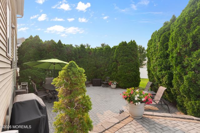 1076 White Oak Court, Toms River, NJ 08753